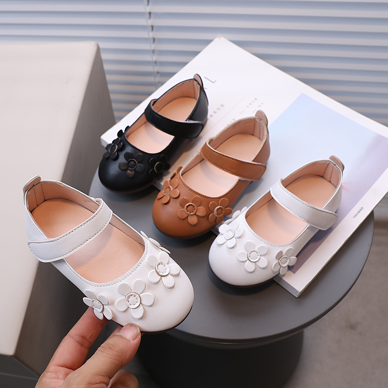 Princess small leather shoes, flower cute square mouth shoes, Velcro wholesale, ladies and children's leather shoes, girls' fashionable small flower flat shoes, solid color princess shoes, soft soled dance shoes